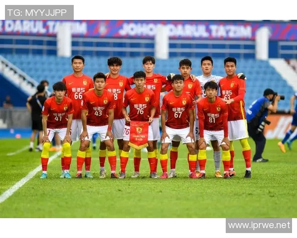 竞技足球：从战术创新到球员心理调适，全面解析现代足球发展趋势