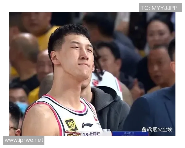 足球场偶遇CBA球员事件回顾